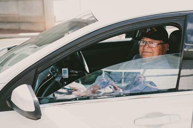 Touching story. Meet 70 years later 05