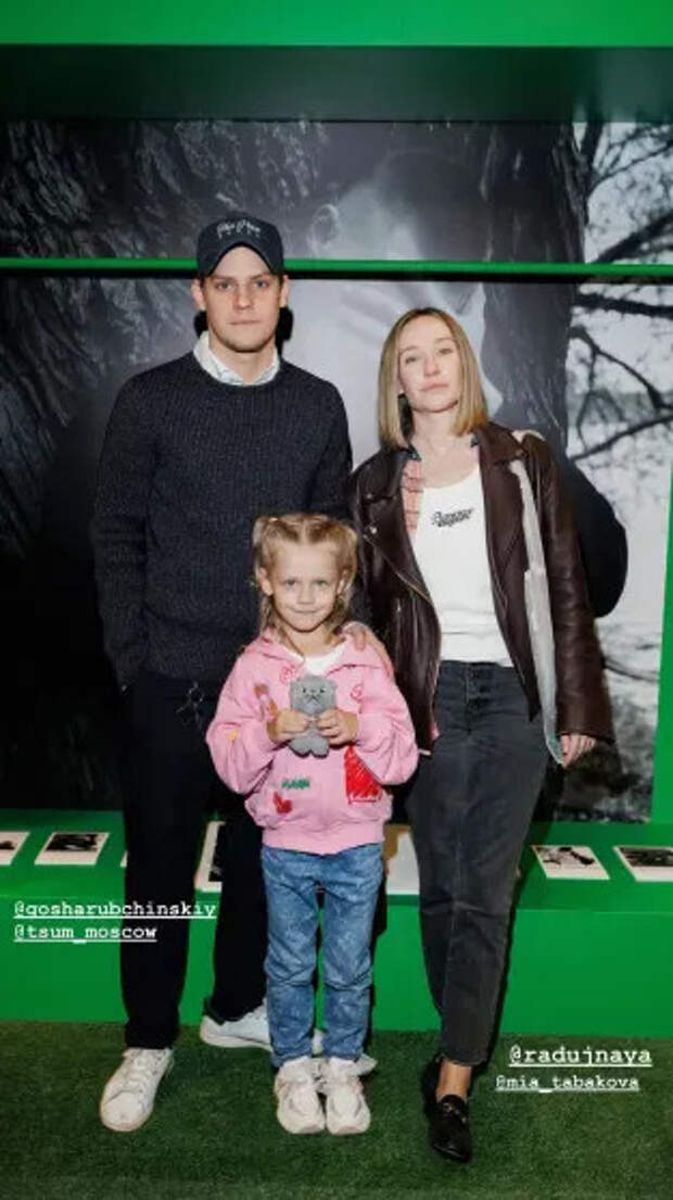Павел Табаков и с дочерью Мией и Ксенией Ермоленко