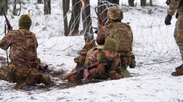 Брошены на произвол судьбы: бойцы ВСУ начали гибнуть от голода и холода на одном из ключевых направлений в зоне СВО