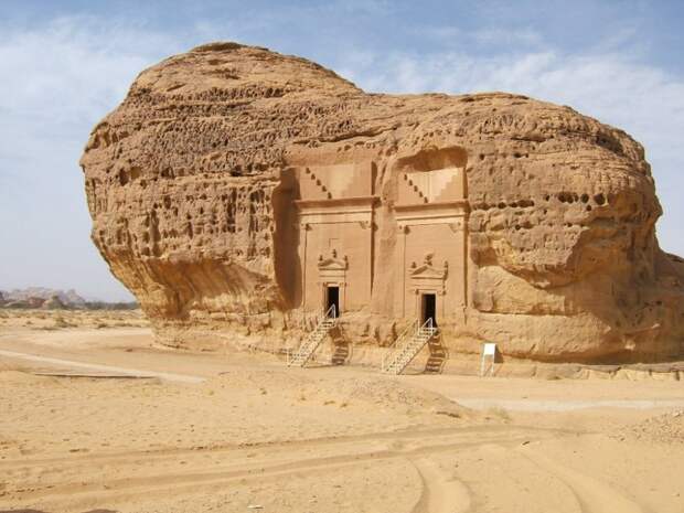Дом в камне. Мадаин-Салих — место раскопок, расположенное в области Эль-Мадина в Саудовской Аравии. красота, планета, природа, фото