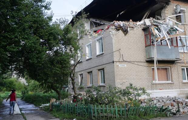 Разрушенный дом на одной из улиц Горловки