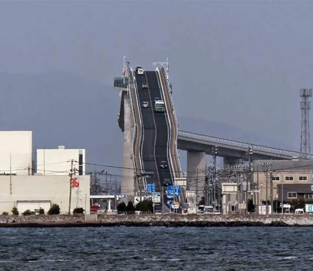 this-is-not-a-roller-coaster-but-a-bridge-in-japan-artnaz-com-2