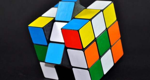 Изобретение кубика Рубика: история великой головоломки