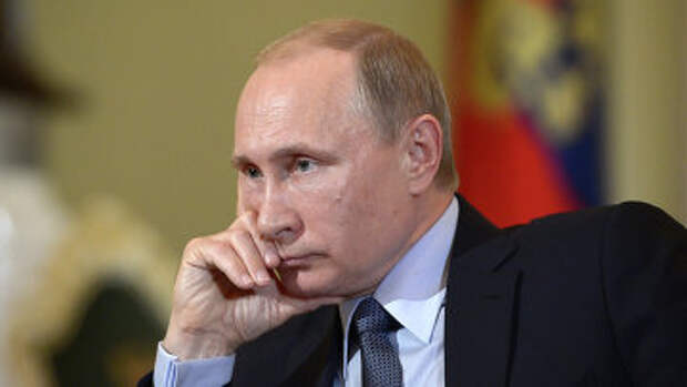 Президент России Владимир Путин во время интервью газете Il Corriere della Sera