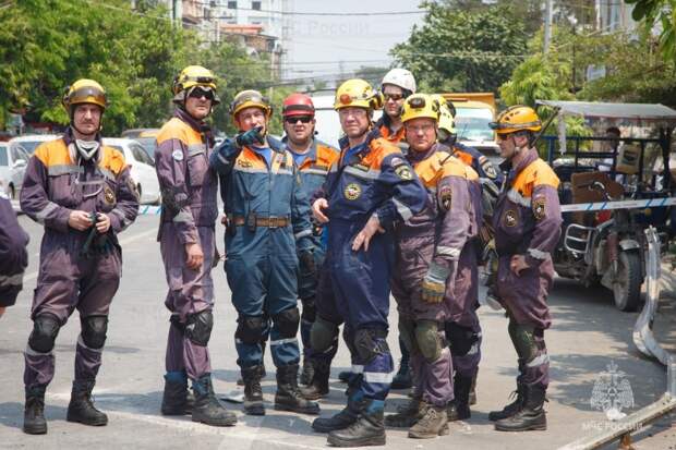 Сибирскому региональному поисково-спасательному отряду МЧС России — 33 года