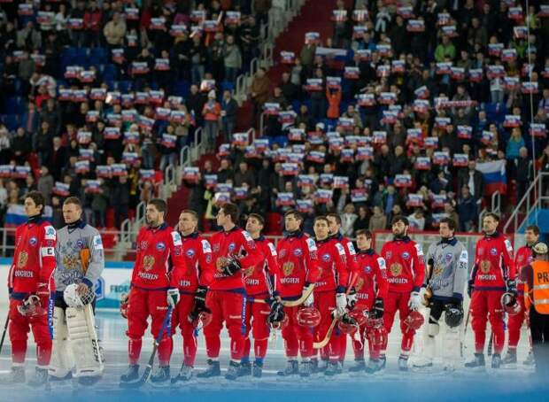 Россияне стали десятикратными чемпионами мира по хоккею с мячом Россияне стали десятикратными чемпионами мира по хоккею с мячом