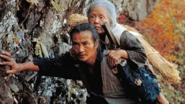 "Какая польза в том, чтобы держать стариков маразматиков дома? Никакой": мужчина 36 лет про свою родню.