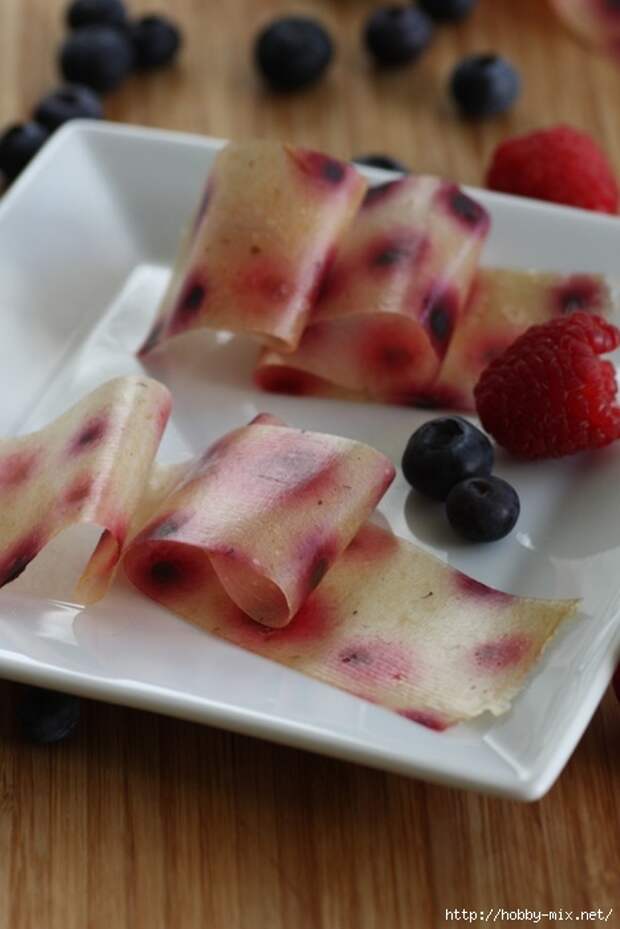 polka-dot-fruit-leather-recipe-blueberry-raspberry-applesauce-24-580x869 (467x700, 177Kb)