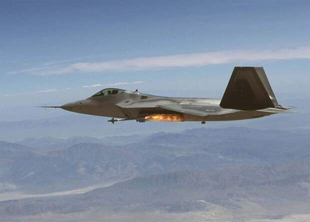 Отработка применения авиационных ракет малой дальности AIM-9X - Т-50 vs F-22 Raptor. Сравнительный анализ истребителей пятого поколения в России и США | Военно-исторический портал Warspot.ru