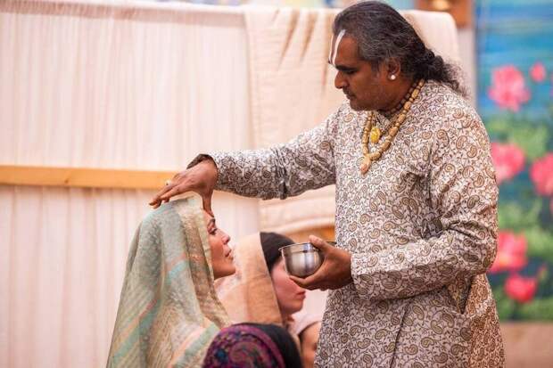 «Не просто красивый титул»: Сати Казанова получила монашеский сан