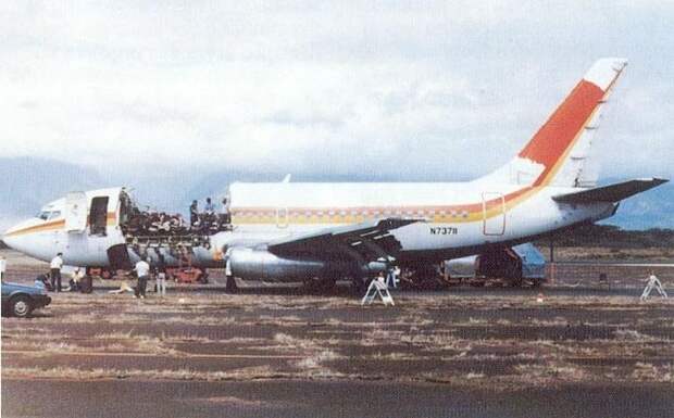 Невероятное приземление полуразрушенного самолета Рейс 243 Aloha Airlines