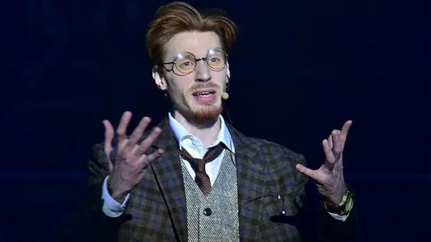 Выступавший в костюме Козерога Никита Пресняков покинул шоу «Маска» в десятом выпуске