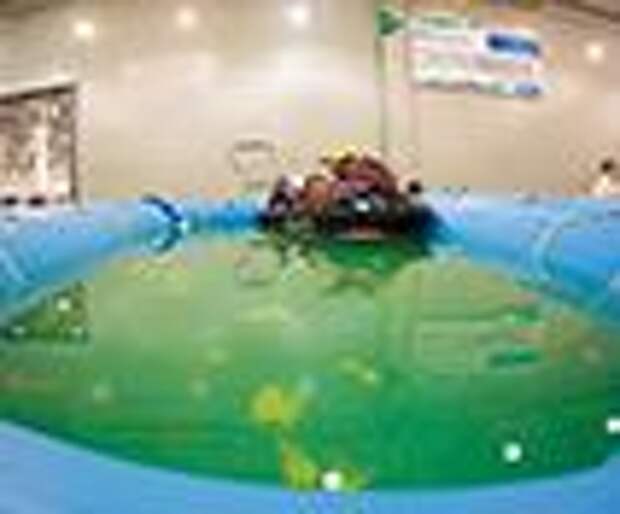 В Москве чудо-доску Флайборд испытали в очень маленьком бассейне...