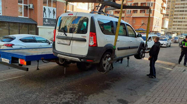Власти Краснодара подсчитали, сколько автомобилей за 1,5 месяца эвакуировали на штраф-стоянку