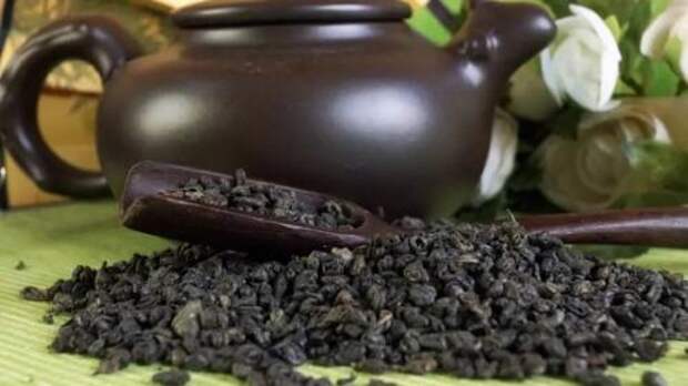 Чай храм неба (черный порох) (Tian tan) – это китайский скрученный зелёный чай с легким древесным привкусом сменяющимся сладостным послевкусием.