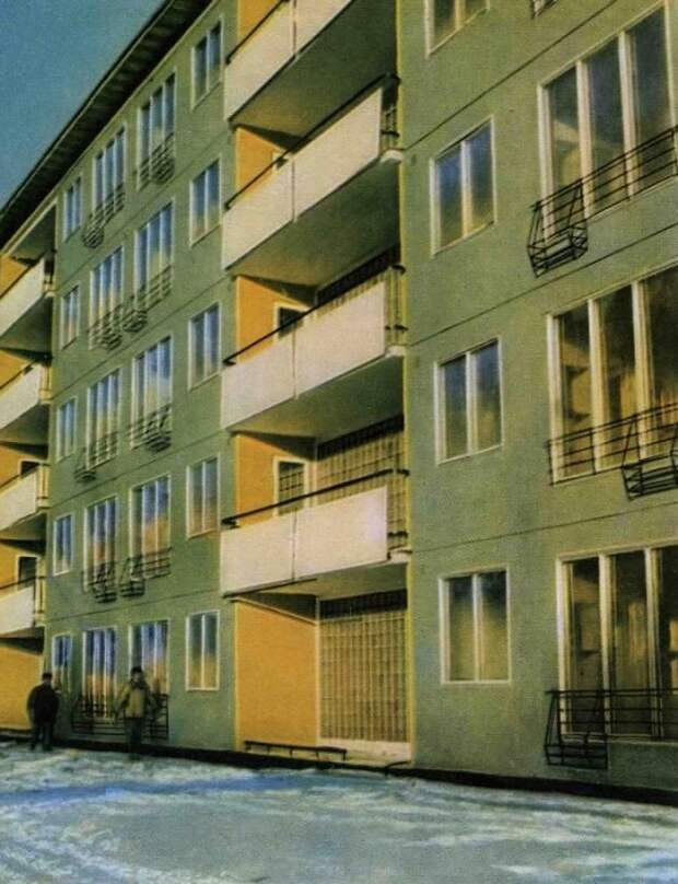 Пластмассовый 5-этажный дом, построенный в Москве.