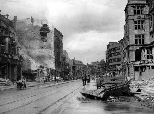 Падение Берлина на фотографиях весны 1945 года (34)