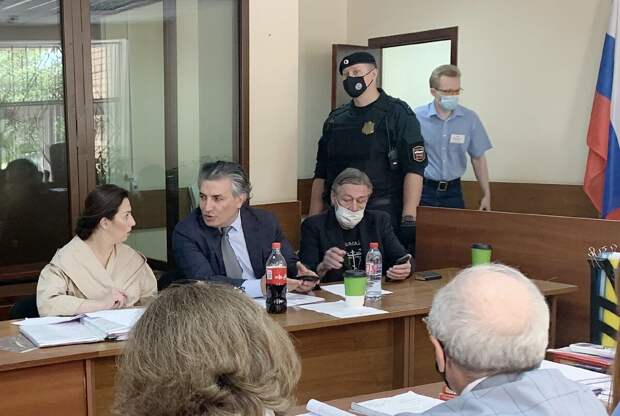 Ефремов очень нестабилен в своих решениях
