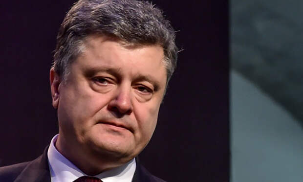 Порошенко подаст в отставку в апреле. Вашингтон сливает марионетку