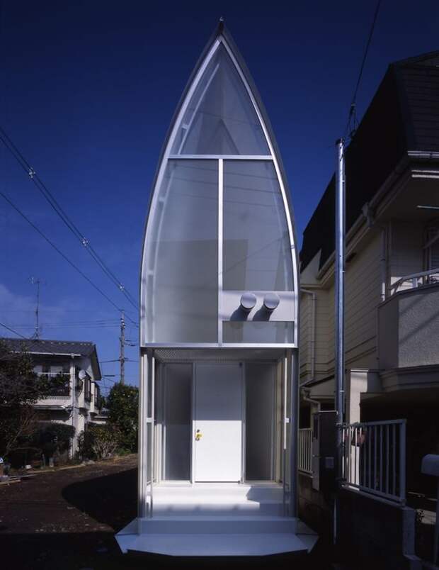 3. Дом «Счастливые капли» (Lucky Drops) в Японии от Atelier TEKUTO, 2005 г. Это длинный, узкий дом трапециевидной формы, ширина основания 3,2 м, высота 29,3 м. 3. Дом «Счастливые капли» (Lucky Drops) в Японии от Atelier TEKUTO, 2005 г. Это длинный, узкий дом трапециевидной формы, ширина основания 3,2 м, высота 29,3 м. в мире, дома, люди