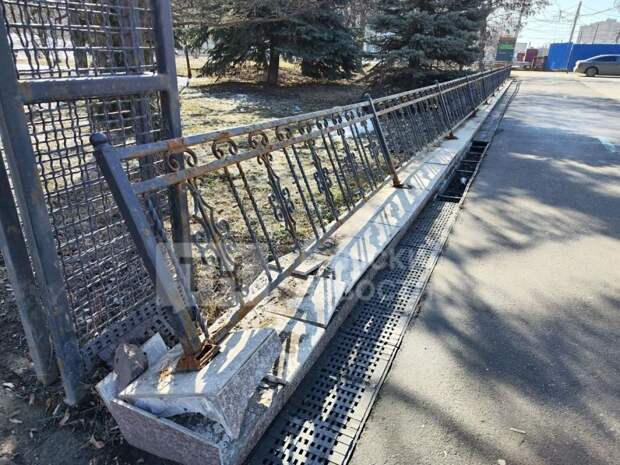 Могилевский сквер в Туле нуждается в ремонте ограждения и ливневок