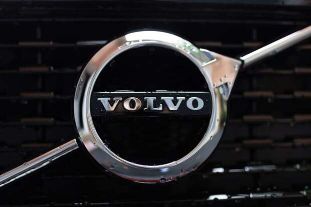 Компания Volvo представила свой первый серийный робогрузовик