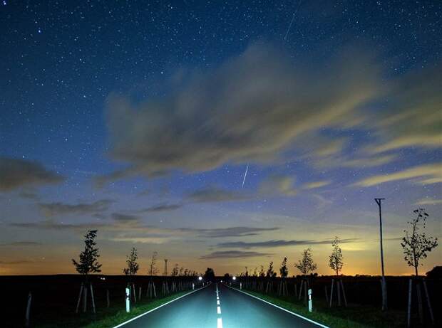 Метеор в небе возле коммуны Литцен, Германия