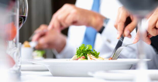 22-macro_of_food_being_eaten