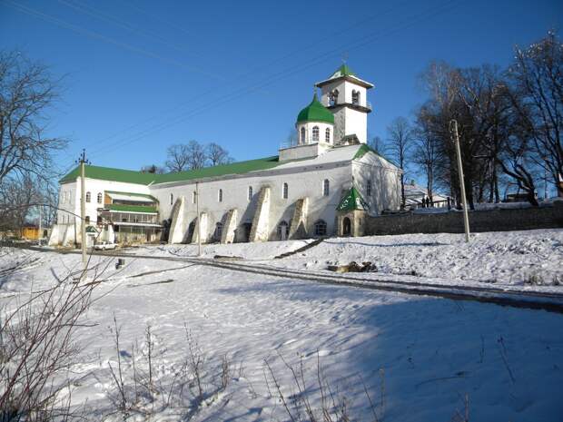 И есть Свято-Михайловский монастырь, расположенный в Майкопском районе Майкоп, адыгея