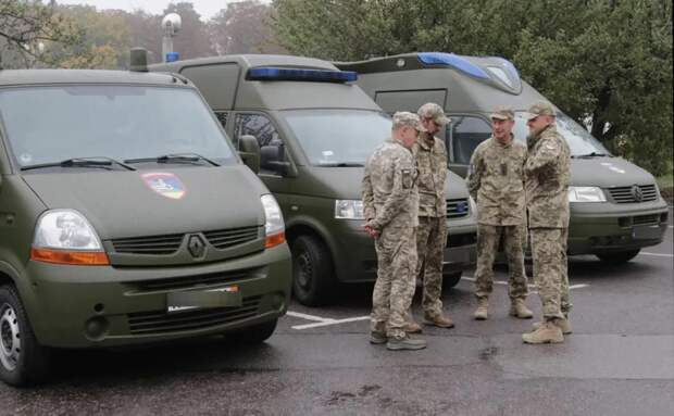 Откройте – полиция! Вытягивают и увозят в одних трусах – ТЦК пошли по квартирам