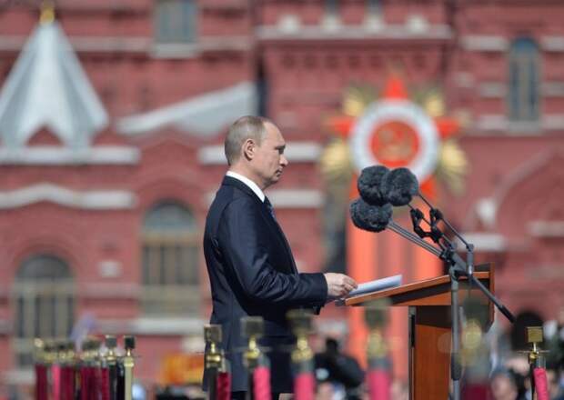 Владимир Путин: Нужно скорее переходить к серийному выпуску показанных на параде вооружений Владимир Путин: Нужно скорее переходить к серийному выпуску показанных на параде вооружений