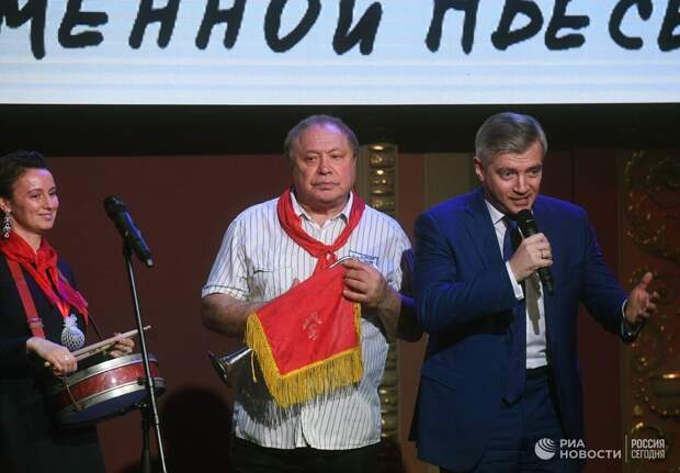 Режиссёр-русофоб Райхельгауз цинично ездит по госпиталям, прикрываясь помощью русским раненым