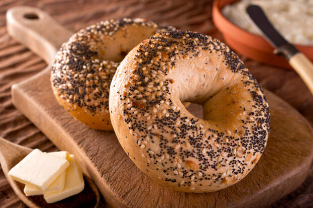 poppy seed bagel