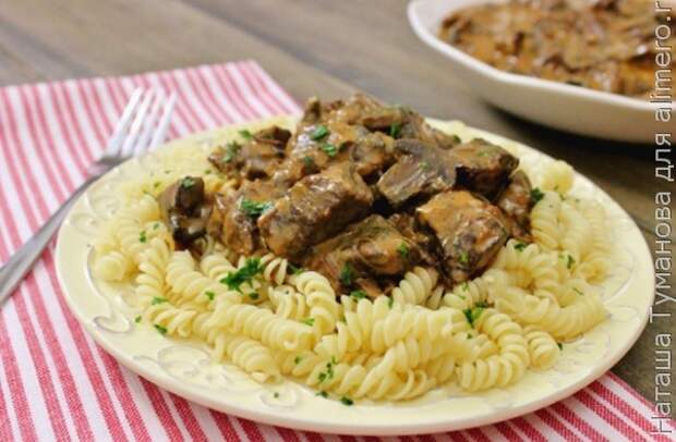 БЕФСТРОГАНОВ С МАКАРОНАМИ БЕФСТРОГАНОВ С МАКАРОНАМИ