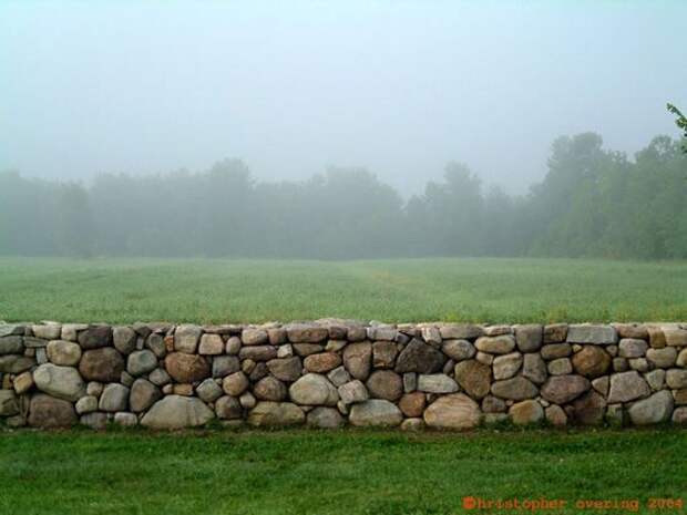 Каменный забор на даче