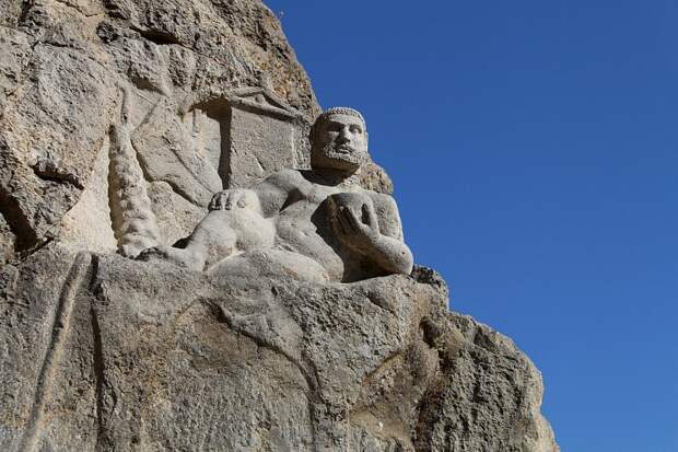 Статуя Геракла в Иране