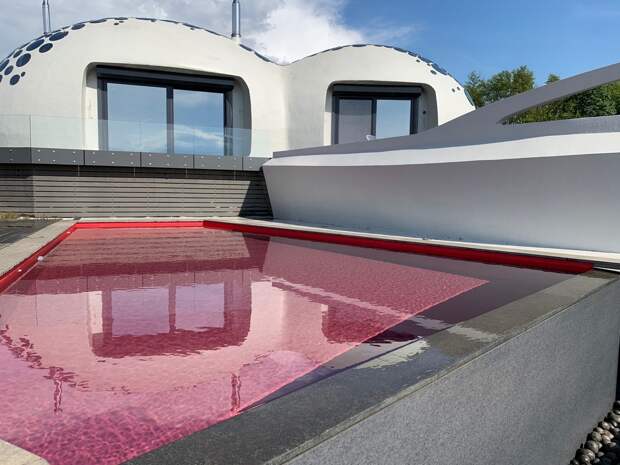 Необычный дом-пузырь Baan Bubble House в Украине