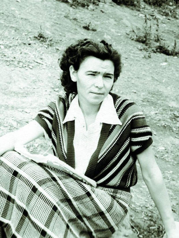 Наина Ельцина в молодости. / Фото: www.24smi.org Наина Ельцина в молодости. / Фото: www.24smi.org