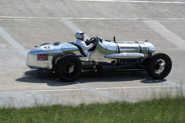 Благодаря впечатлениям британского репортёра Мика Уолша, мы можем представить каково это, управлять легендарным гоночным автомобилем: Napier-Railton, Napier-Railton Special, авто, болид, старинный автомобиль