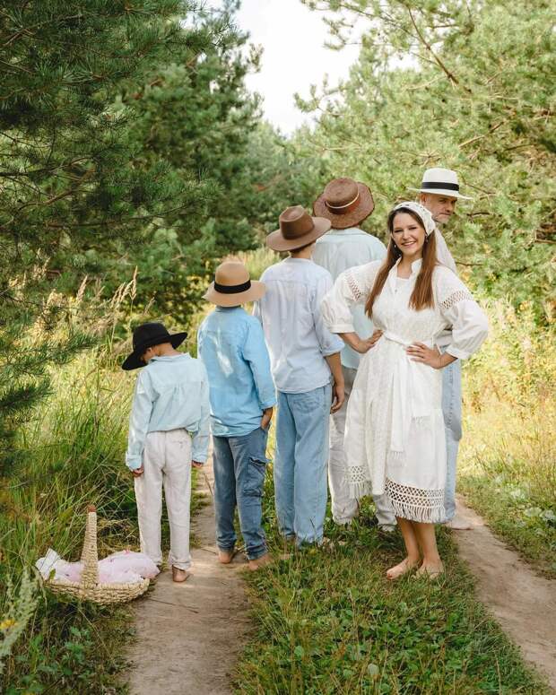 «Меня как кипятком ошпарило»: Глафира Тарханова о материнстве и домашних родах