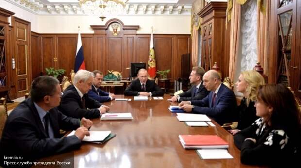 Путин в ночи созвал глав экономического блока на срочное совещание