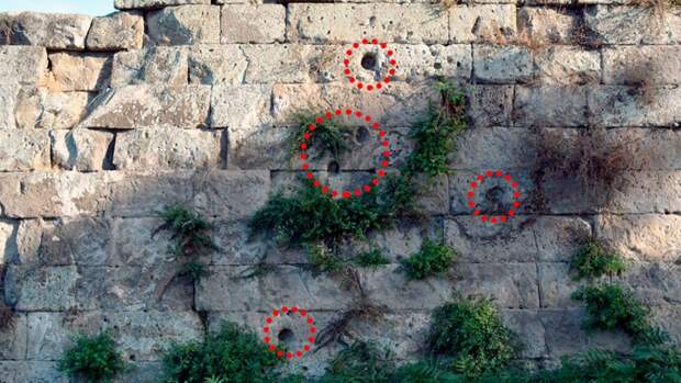 На стенах Помпеев нашли следы от обстрела из высокотехнологичного стреломета