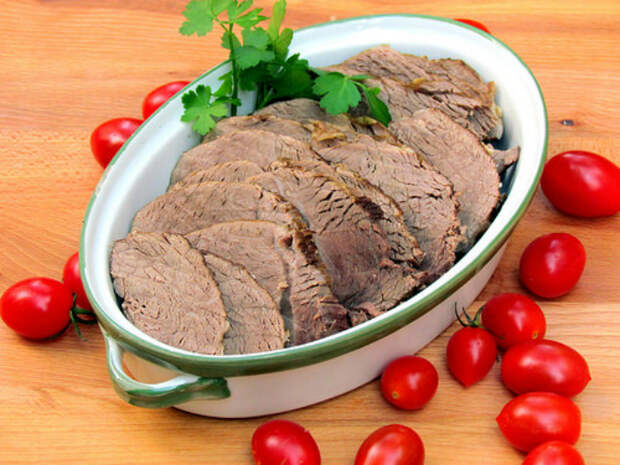 Вернуть сочность переваренному мясу.