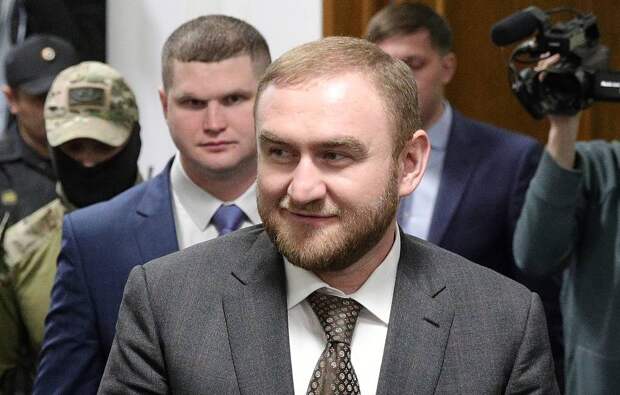 Совфед досрочно прекратил полномочия сенатора Арашукова