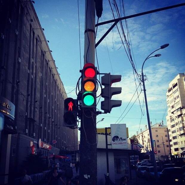 Автомобилисты снова отжигают!