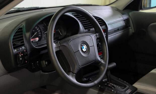 Капсула времени: BMW 320i E36 1995-го года с пробегом 410 км Капсула времени: BMW 320i E36 1995-го года с пробегом 410 км авто, еда, история