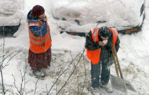 От снега избавляются не только при помощи лопат жкх, зима, прикол, юмор