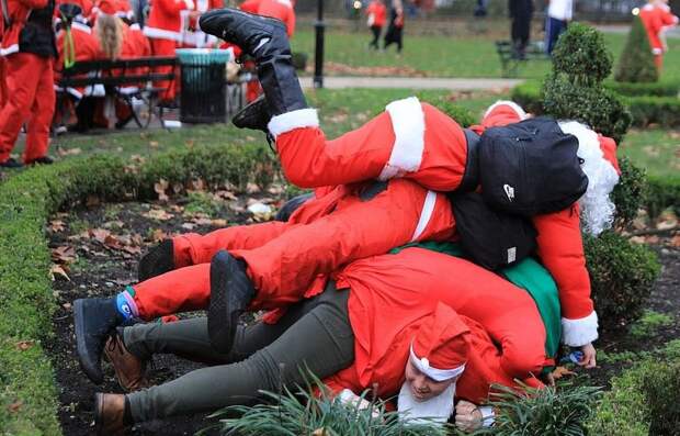Santacon London 2018: грандиозная попойка Санта-Клаусов в Лондоне