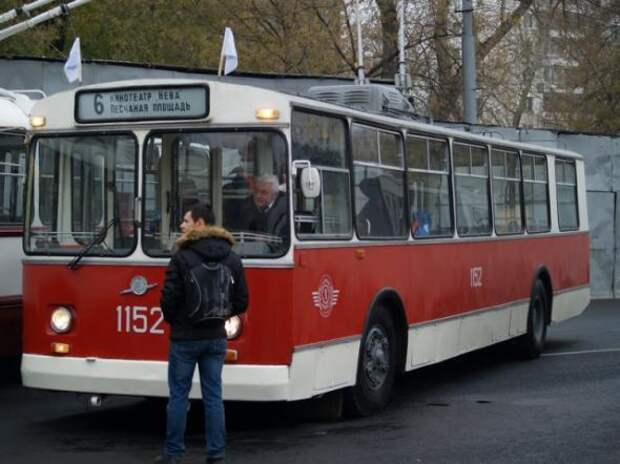 82 года Московскому троллейбусу. Фоторепортаж