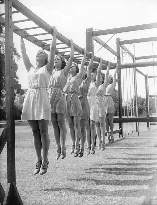 Спортсменки, комсомолки, красавицы 1930 х sovietgymnasts04 Спортсменки, комсомолки, красавицы 1930 х